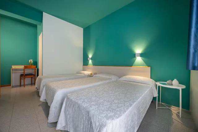 غرفة ثلاثية، HOTEL PORTOFINO 7/10