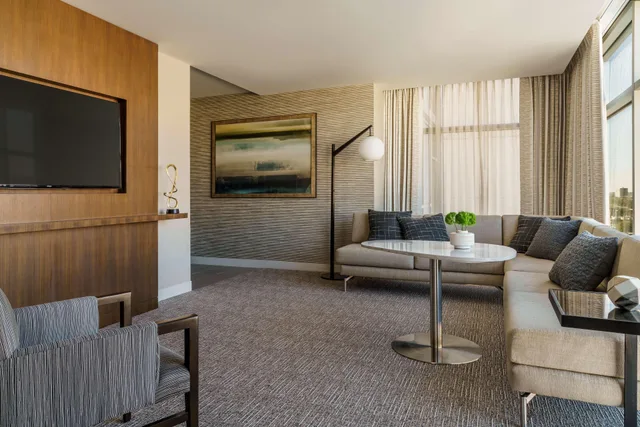 جناح رئاسي، Hyatt Regency Houston/Galleria 2/2