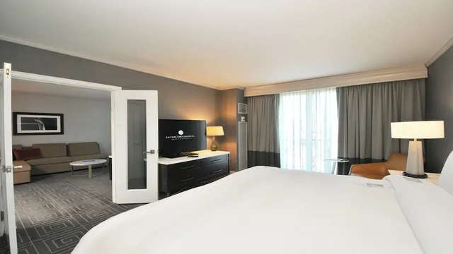 جناح بسرير كينج بشرفة بغرفة نوم واحدة، InterContinental Kansas City at the Plaza 1/9