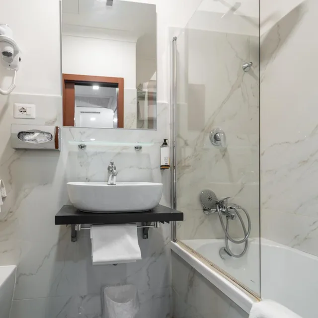 غرفة عائلية، Oxford Hotel 4/4