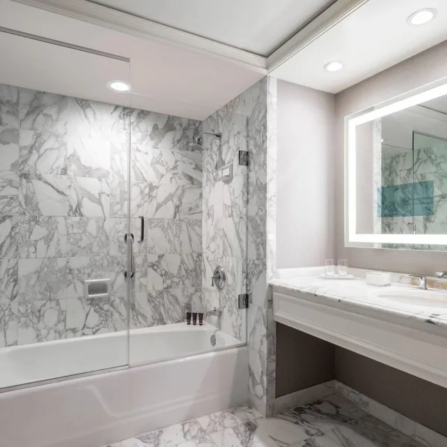غرفة بسرير كينج وسرير كوين، The Ritz-Carlton, St. Louis 3/5