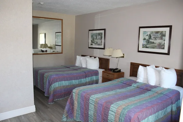 Standard, 2 Double Beds, Bancroft Inn and Suites 2/8