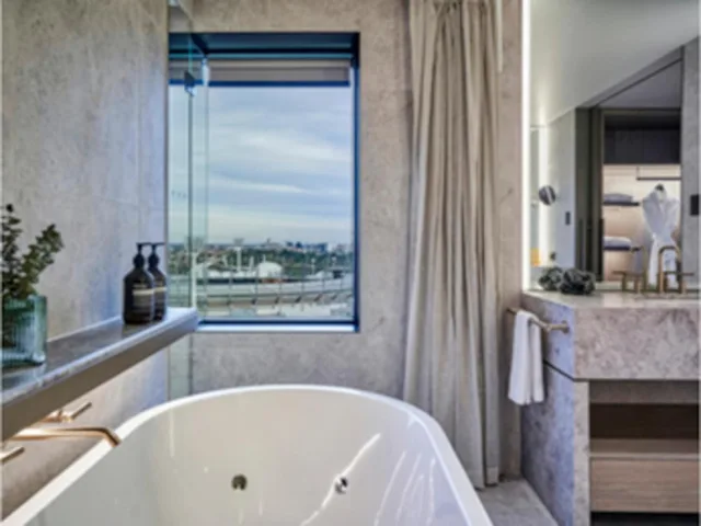 William, Sky, Villa, King Bed, Lounge Access, Top Floor، Pullman East Melbourne 5/9