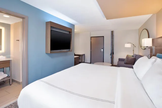 جناح جونيور، EVEN Hotel Ann Arbor 1/9
