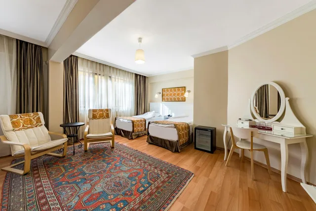 غرفة كلاسيكية رباعية بسرير مزدوج وسريرين منفصلين، Hotel Fehmi Bey 1/1