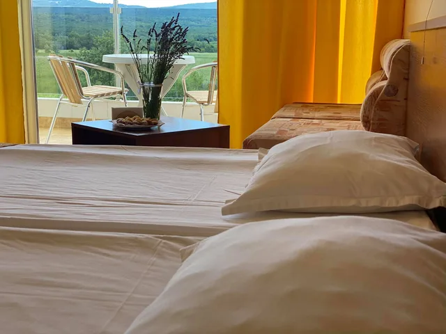غرفة قياسية بسرير كوين، Plamena Palace 3/3