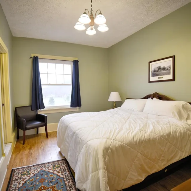 Room, King Bed, The Shawnee Inn And Golf Resort 2/9
