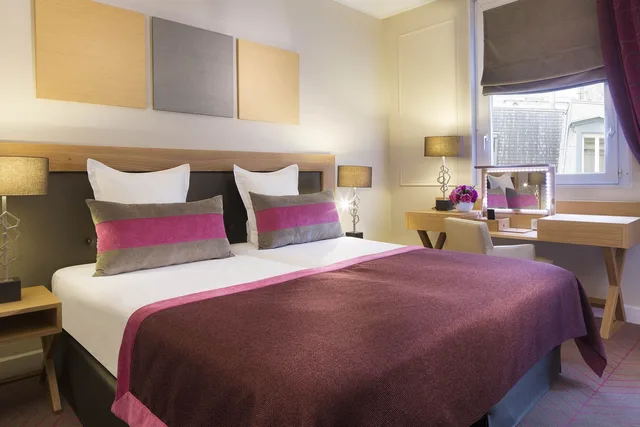 غرفة متصلة بسرير مزدوج بإطلالة على النهر بغرفتي نوم، Hotel Galileo 4/8