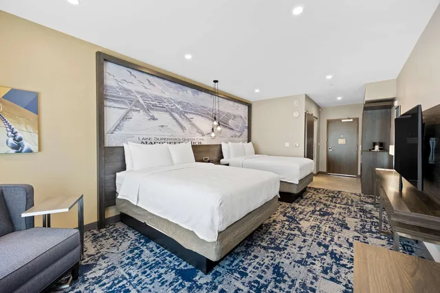 غرفة بسريرين كوين لذوي الإعاقة، Best Western Plus Marquette Hotel and Suites 1/2