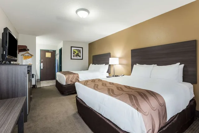 Room, 2 Queen Beds, Quality Inn Clare 1/2