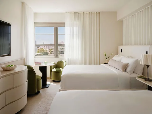 غرفة بسريرين كوين بإطلالة على المدينة، Delano Miami Beach 2/4
