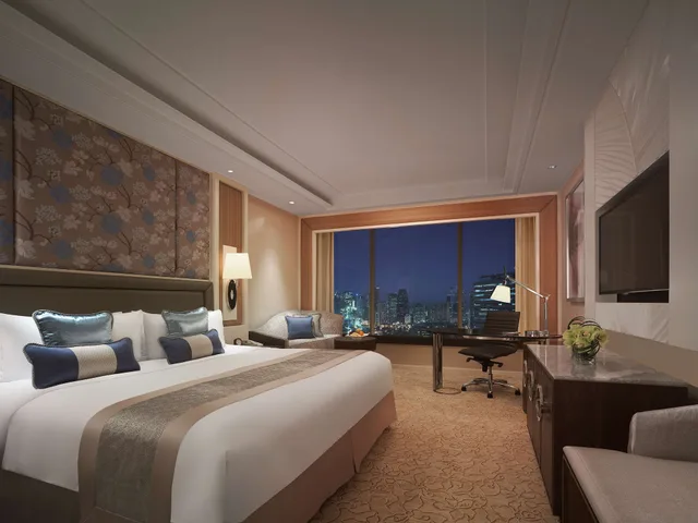 Deluxe, King Bed, Tower Wing، EDSA Shangri-La Manila 2/4