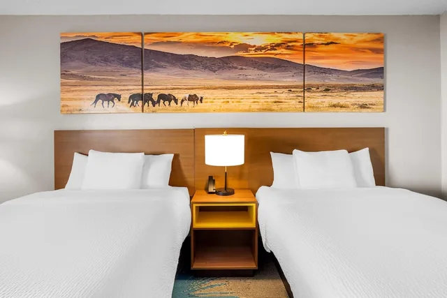 غرفة قياسية بسريرين كوين للمدخنين، Days Inn Suites By Wyndham Ridgeland 2/5