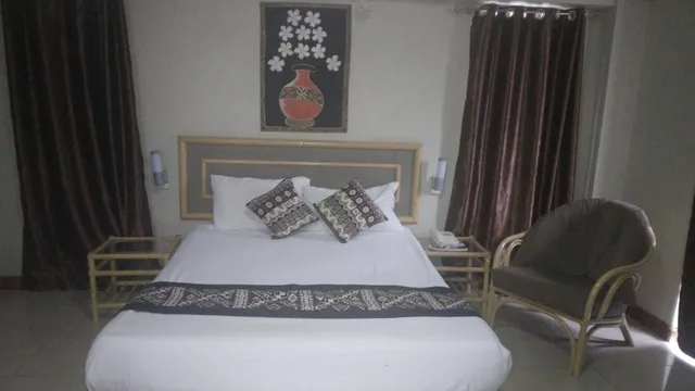غرفة قياسية بشرفة، Elixir Hotel and Serviced Apartments 1/1