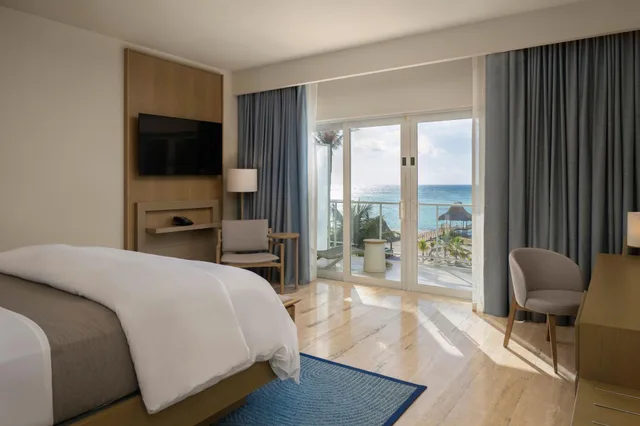 غرفة بسرير كينج بإطلالة على البحر، The Westin Puntacana Resort And Club 1/5
