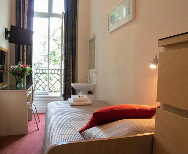 Room, Single, Single Bed, Private Bathroom, Euro Hotel 1/1