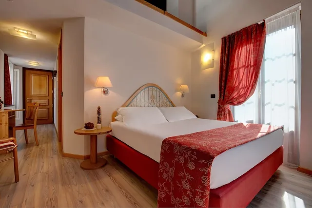 غرفة بسريرين منفصلين، iH Hotels Courmayeur Mont Blanc Resort 9/10