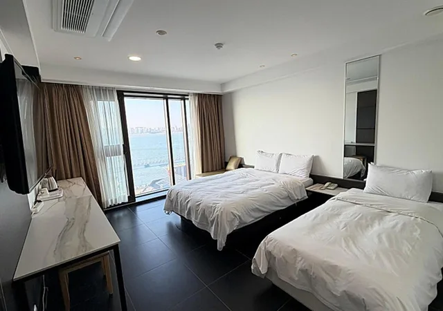 غرفة بريميوم بسريرين منفصلين بإطلالة على البحر، Premiers Hotel 7/10