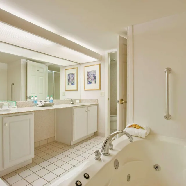 1 Bedroom, Suite, King Bed, Sofa, Homewood Suites Harrisburg West Hershey Area 3/3