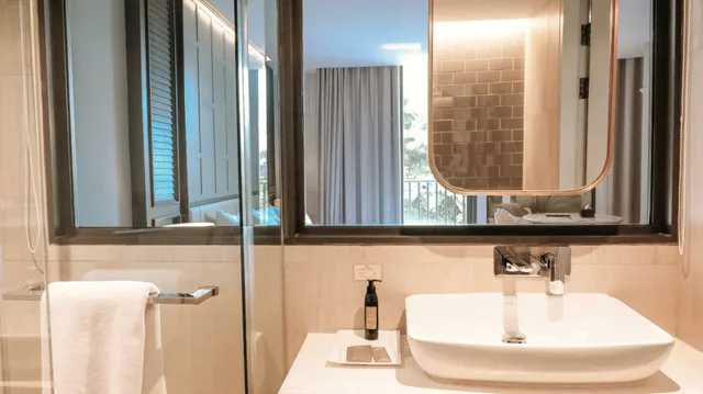 غرفة ديلوكس ركنية بسرير كينج، The Quarter Ploenchit by UHG 5/6