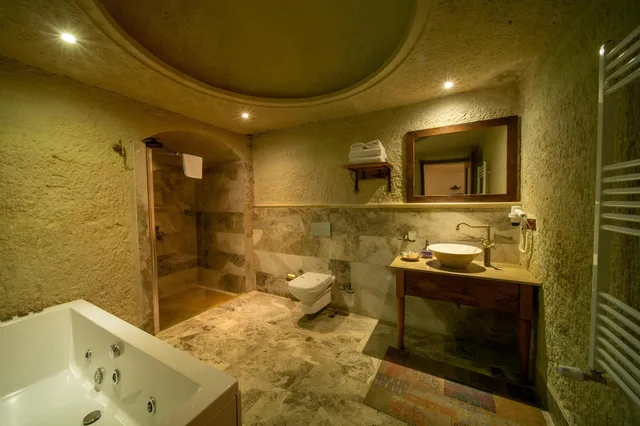 جناح بسرير كوين بجاكوزي، Seki Cave Cavusin 7/10