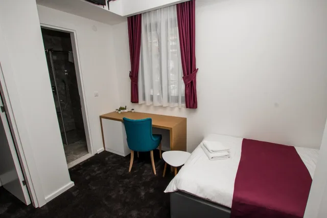 غرفة عائلية ثلاثية بسرير كوين وسرير فردي بإطلالة على الجبل، Hotel Alkima 2/7