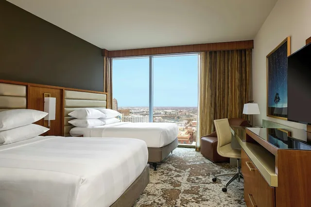 غرفة كلوب بسريرين كوين لذوي الإعاقة، MARRIOTT MARQUIS HOUSTON 1/8