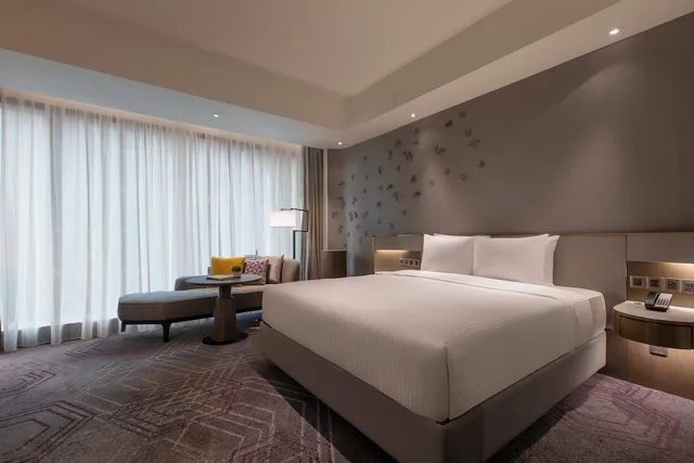 غرفة بريميوم بسرير كينج في طابق مرتفع، Crowne Plaza Kuala Lumpur City Centre 4/6