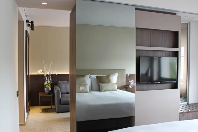 جناح بسرير مزدوج بغرفة نوم واحدة، Crowne Plaza Geneva 1/2