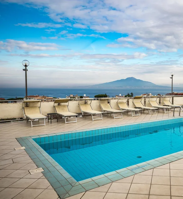 غرفة سوبيريور ثلاثية بإطلالة على البحر بشرفة، Grand Hotel Cesare Augusto 1/2