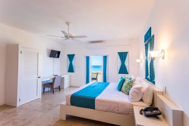 جناح بسرير كينج بإطلالة على البحر بغرفة نوم واحدة بمطبخ، La Vue Boutique Inn 6/10