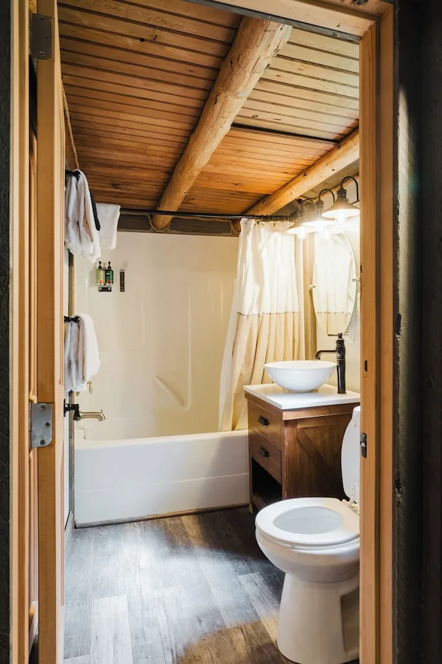 Tahoma Cabin (1 King Bed + 1 Queen Bed), Alta Crystal Resort by Gravity Haus 5/6