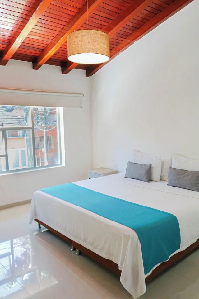 غرفة ديلوكس بسرير كينج بحوض جاكوزي، Hotel Boutique Laureles 1/10