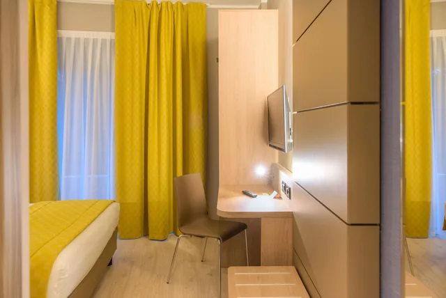 Standard, Triple, 1 Queen and 1 Single Bed, Cardano Hotel Malpensa 6/6