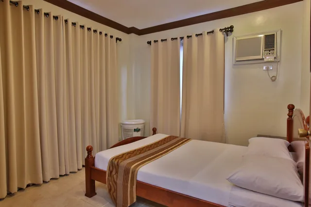 فيلا، Crown Regency Suites Mactan 1/3