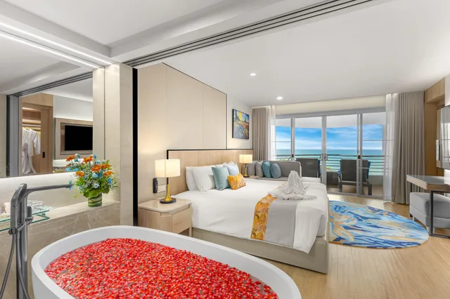 1 Bedroom, Junior Suite, Royal Cliff Grand Hotel 1/1