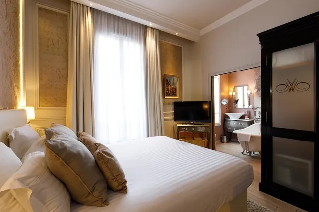 غرفة ديلوكس كبيرة بسرير كوين، Hotel & Spa Le Grand Monarque, BW Premier Collection 1/10