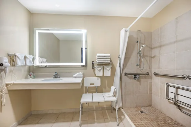 غرفة بسريرين كوين لذوي الإعاقة، Quality Inn & Suites Rockport - Owensboro North 8/8