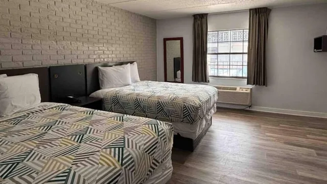 غرفة قياسية بسريرين مزدوجين بمطبخ للمدخنين، Studio6 Tallahassee, FL – North Monroe 7/10