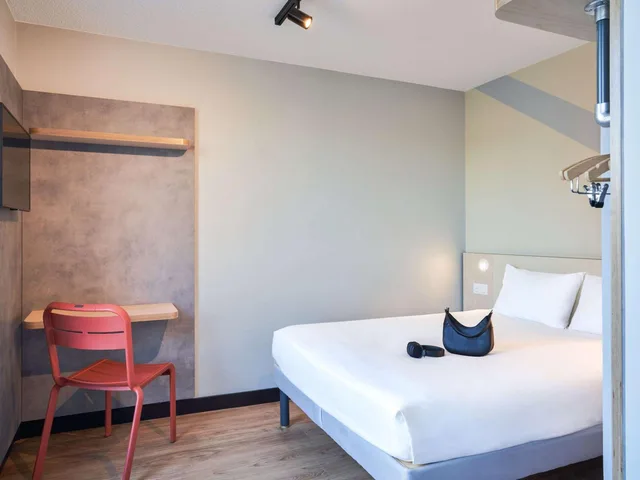 غرفة ثلاثية بشرفة، Ibis Budget Issy Les Moulineaux 1/9