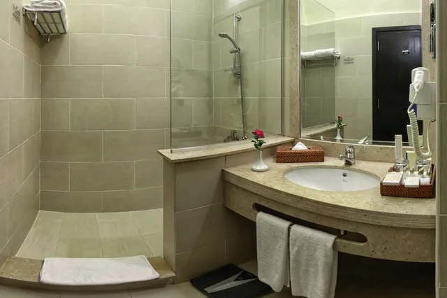 جناح جونيور بسرير كوين بإطلالة على الحديقة، JAZ Makadi Oasis Resort 6/6