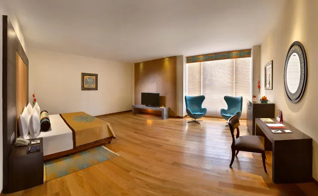 غرفة بريميير بسرير كينج بإطلالة على المدينة، The Lalit Great Eastern Kolkata 2/2