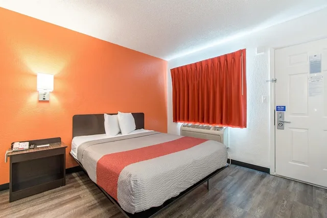 غرفة قياسية بسرير كوين، Motel6 Norcross, GA - Atlanta Northeast 5/10