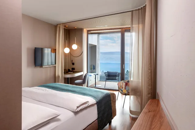 غرفة بسرير كينج بإطلالة على البحيرة، Belvoir Swiss Quality Hotel 1/1