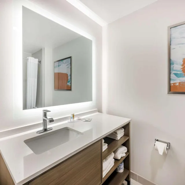 غرفة رباعية بسريرين كوين، Comfort Inn & Suites Nashville TN 3/4