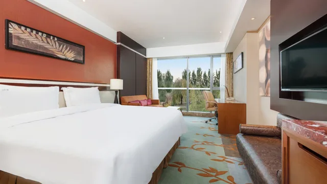 غرفة قياسية بسرير كينج بإطلالة على الحديقة، Holiday Inn Beijing Shijingshan Parkview 5/6