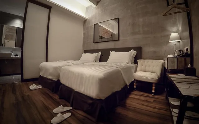 Superior, Twin Beds, No Window, Merton Hotel Ipoh 2/2