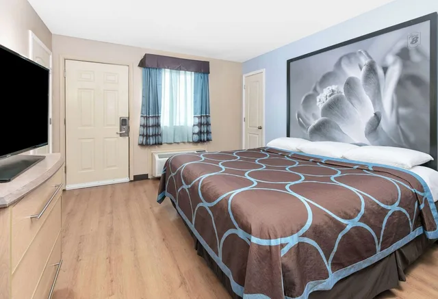 غرفة بسرير كينج لذوي الإعاقة، Super 8 by Wyndham New Braunfels I-35 3/4