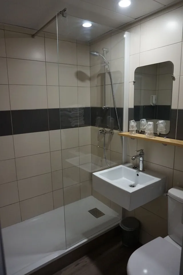 غرفة بسرير مزدوج، ACOTEL CONFORT 2/5