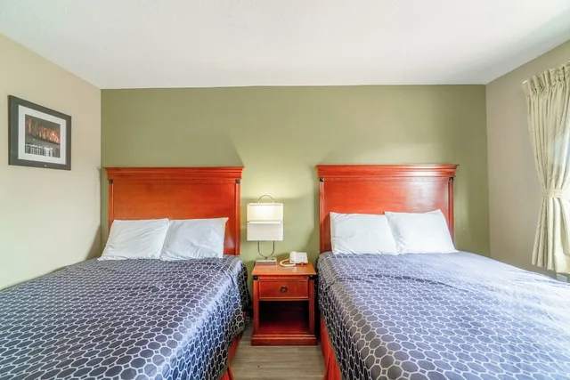 Deluxe, 2 Queen Beds, Smoking, Deluxe Inn & Suites By OYO Miami OK 1/10